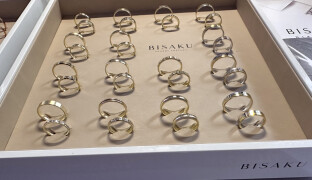 Osobní přístup a důraz na kvalitu. Helvetia pomáhá vybrat prsteny na celý život