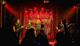 Nikdy jsme nebyli v hlavním proudu, říkají členové kapely Calibos. Přesto hrají už 37 let