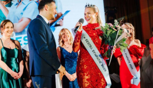 Svou práci vnímá jako životní poslání. Sestrou sympatie je Dominika ze Šternberka