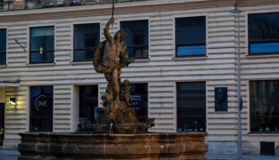 Merkurovu kašnu čeká oprava. Restaurace památky v centru potrvá do srpna