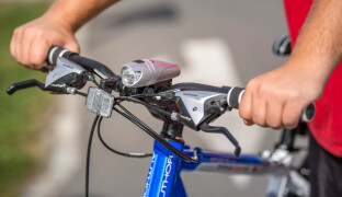 Cyklisti, máte povinnou výbavu? Olomoučtí strážníci radí, co do ní zahrnout