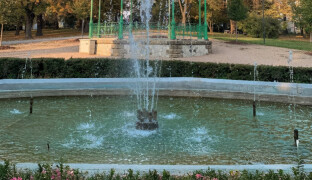 Než začne Flora, má být hotovo. Fontánu v sadech opravují