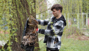 Univerzitní dobrovolníci uklidili Olomouc. Posbírali půl tuny odpadu
