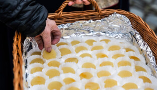 Zavoní městem už příští víkend. Tvarůžkový festival se blíží