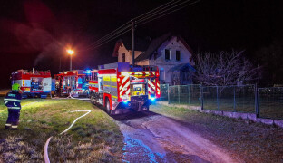 Jednotka z Jeseníku i dvě z Polska. V noci hořelo ve Zlatých Horách