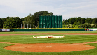 FOTO: Vylepšený areál Skokanů otevřou hvězdy a národní tým