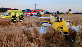 U Nového Malína spadlo malé letadlo. Na místo vyrážel lékař