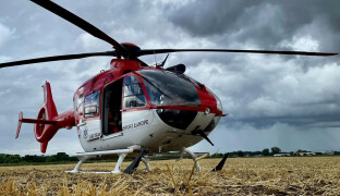 Muž se topil v Moravě. Letěl pro něj vrtulník