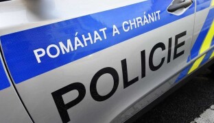 VIDEO: Policisté zadrželi dealery pervitinu. Žena skončila ve vazbě