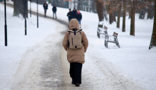 FOTOREPORT: Olomouc zpomalila. Jak vypadá zima v ulicích města