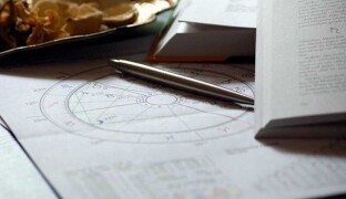 Víkendový horoskop: Lvi, vaše vize jsou jasné. Vodnáři, užívejte si volno s rodinkou