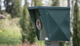 Uničov spustil tři nové radary. Řidičům za rychlou jízdu hrozí pokuty až 1 250 korun