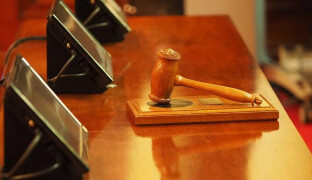 Obec jsem přebíral se zpronevěrou, jaké nikdo nevěřil. Obecní účetní se obohacovala 10 let