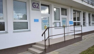 Robot hlídá každý řez. Pomáhá ortopedům při náhradách kolene s milimetrovou přesností