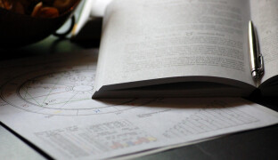 Úterní horoskop: Býci, rádi si rozšiřujete obzory. Střelci, meditujte a rozjímejte