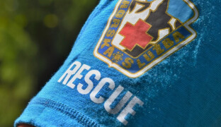 Kvalitní vybavení i vzdělávací kurz. Horská služba v Jeseníkách přijala dar od Olomouckého kraje