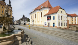 Handicapovaní autoři vystavují ve Vlastivědném muzeu. Výstavu doplňují snímky od Štreita