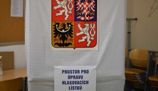Zájem o voličské průkazy v Olomouckém kraji roste, fronty se tvoří i na úřadech a ve věznicích