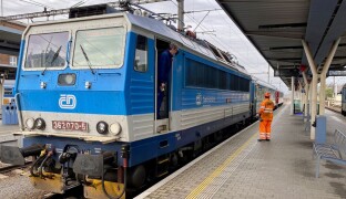 České dráhy posilují vlaky před Vánoci. Největší nápor čekají na trase z Prahy na Moravu