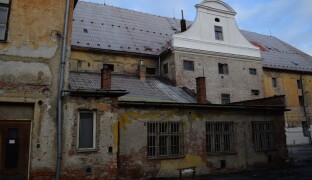 Zapomenuté stavby: Pivovar v centru chátrá. Po velkolepých plánech se slehla zem