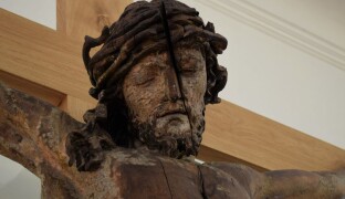 Zapomenuté stavby: Kristus z Řepčína přečkal obě totality. Na kovárně visel po generace