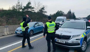 Na pokutách vybrali desetitisíce. Dopravní policie na Olomoucku zkontrolovala tisíc aut