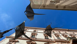 Manty v Olomouci zůstanou natrvalo, koupil je soukromník. Sculpture Line chystá další instalace