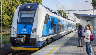 AKTUÁLNĚ: Vlaky na Olomoucku stojí. Kvůli střetu s autem