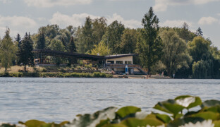 Záchranáři bojovali o život muže na Poděbradech. Oživit se jej nepodařilo