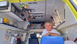 Na dětech mám nejradši jejich upřímnost, říká řidič plyšákové sanitky Stanislav Mikiska