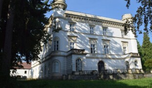 Zapomenuté stavby: Záchrana zámku v Chudobíně. Opravu má zaplatit prodej bytů v okolí