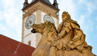 FOTOREPORT: Znáte Caesarovu kašnu? Přináší mýty o založení města Římany