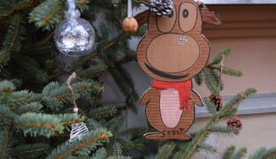 FOTOREPORT: Děti zkrášlují Šemberku. Podívejte se na jejich krásné vánoční ozdoby