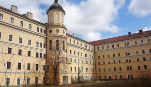 Prodáno. Desátá aukce Hanáckých kasáren skončila