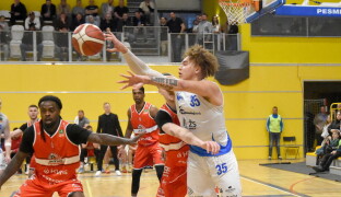 Basketbalisté začnou novou sezonu doma s nováčkem