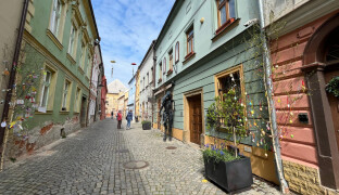 FOTO: Šemberka je na Velikonoce připravená. Ulici zdobí kraslicovníky