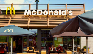 Správný Big Mac má dvě okurky. U Mořic otevřeli novou pobočku McDonald's