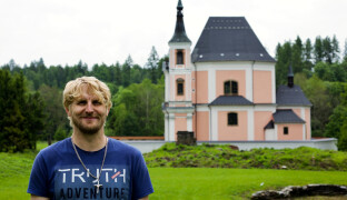 Kostel má sloužit lidem, ne minulosti, říká správce kostela ve Staré Vodě Aleš Tománek