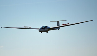 Při pádu kluzáku u Bedihoště zemřel zkušený pilot