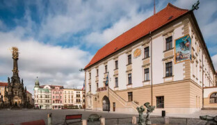 Rekonstrukce historické radnice v Olomouci je v plném proudu