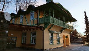 Mladečské jeskyně řeší problémy s bikery a rušením nočního klidu. Chystají oplocení areálu