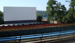 Letní kino v Mostkovicích láká na filmy i kulturu