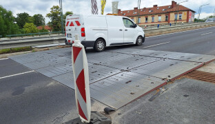 Oprava mostních závěrů u Baumaxu pokračuje. Výměna začne na podzim