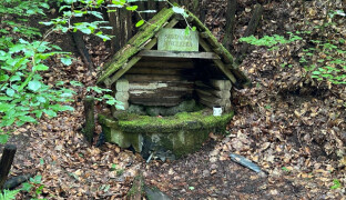 Wolkerovu studánku chtějí místní obnovit. Výročí básníka připomene i Ivan Mládek