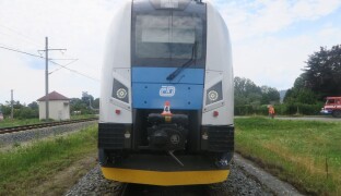 Opravy na trati se protáhnou. Krádež kabelů má vliv i na výhybky