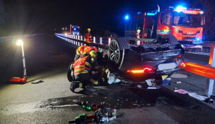 Druhá nehoda na stejném úseku. Řidiči nerespektovali značky na D35