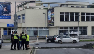 Plynaři uzavřeli křižovatku U Pradědu bez svolení města. Na místě zasahovala policie