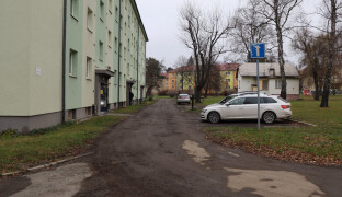 V Přerově vznikne 40 nových parkovacích míst. Kvůli nim šlo 11 stromů k zemi