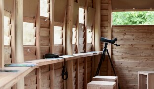 V pískovně u Přerova vznikla pozorovatelna. Vlhu pestrou uvidí návštěvník zblízka a v klidu