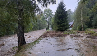 Mrtvý nalezený v Polsku byl muž z Jesenicka. Povodně mají další oběť